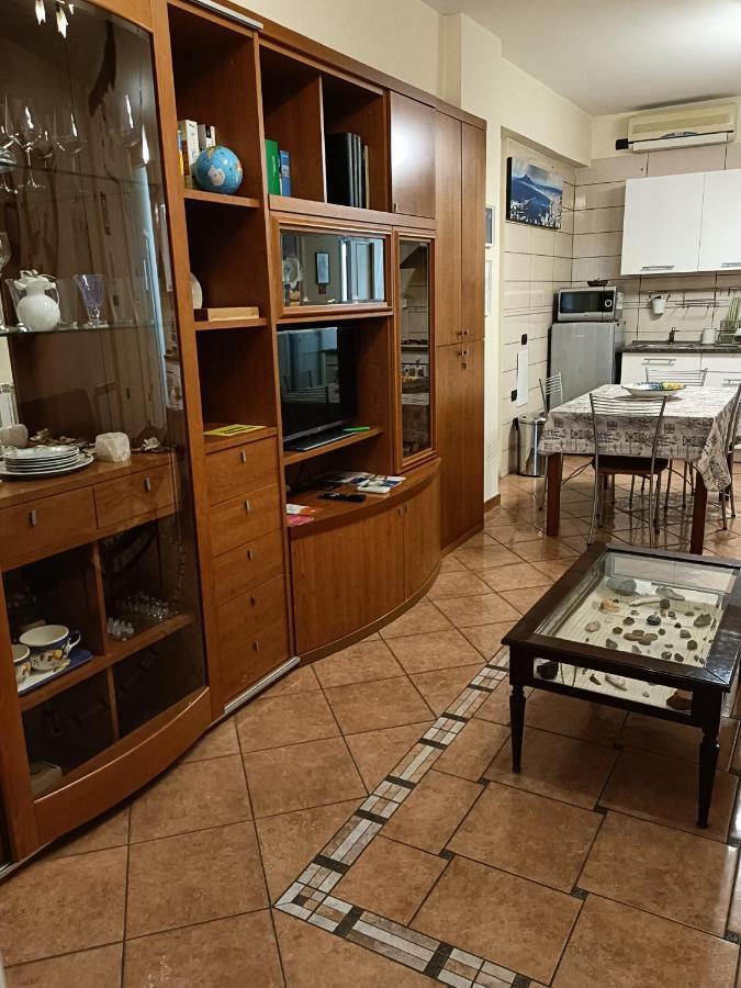 Domus Cornelia Apartment เนเปิลส์ ภายนอก รูปภาพ